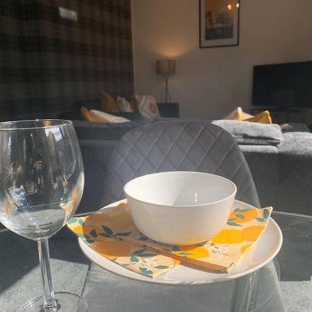 Modern 2 Bedroom Flat With Free Parking In Cambuslang, Glasgow Exteriér fotografie