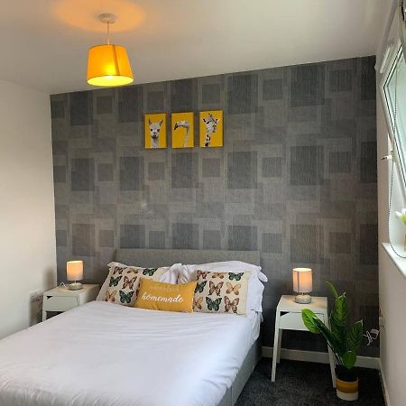 Modern 2 Bedroom Flat With Free Parking In Cambuslang, Glasgow Exteriér fotografie