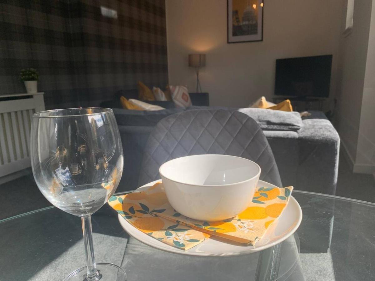 Modern 2 Bedroom Flat With Free Parking In Cambuslang, Glasgow Exteriér fotografie