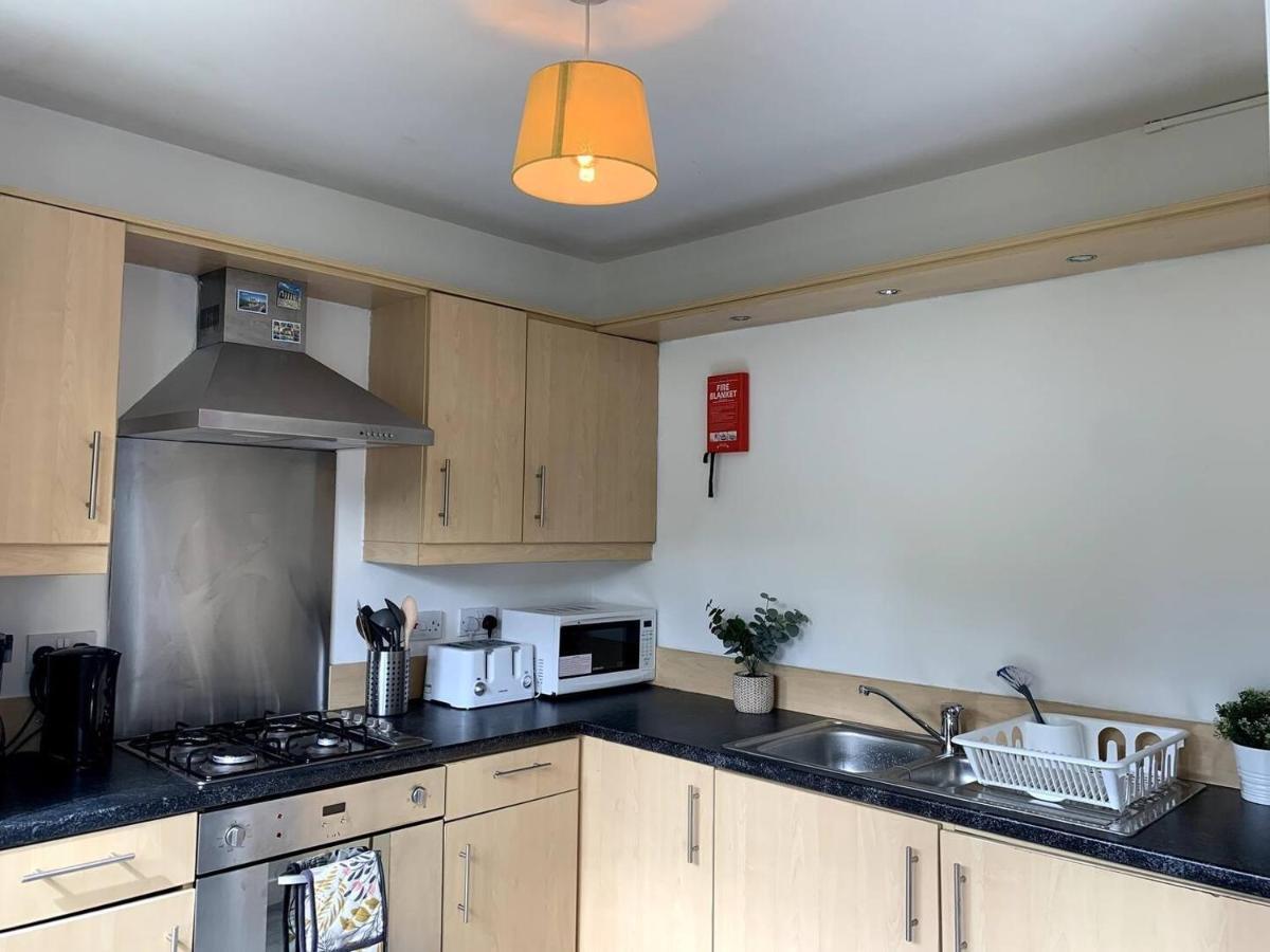 Modern 2 Bedroom Flat With Free Parking In Cambuslang, Glasgow Exteriér fotografie