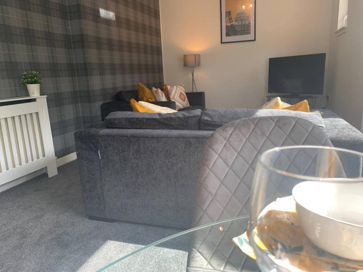 Modern 2 Bedroom Flat With Free Parking In Cambuslang, Glasgow Exteriér fotografie