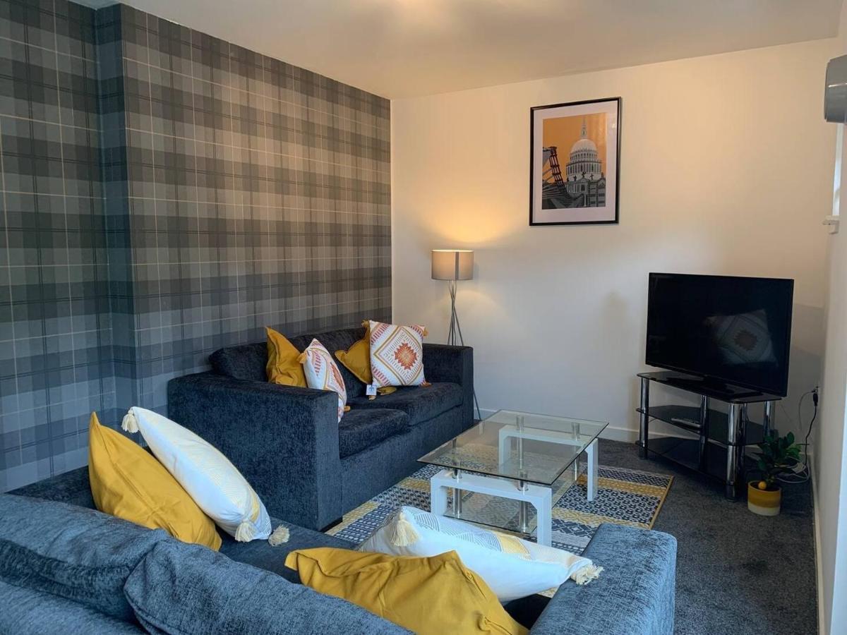 Modern 2 Bedroom Flat With Free Parking In Cambuslang, Glasgow Exteriér fotografie