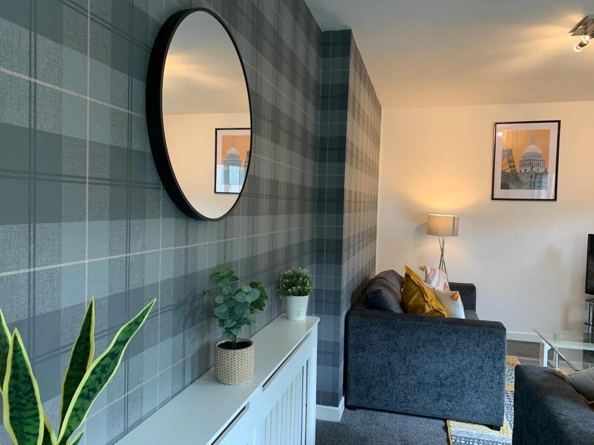 Modern 2 Bedroom Flat With Free Parking In Cambuslang, Glasgow Exteriér fotografie