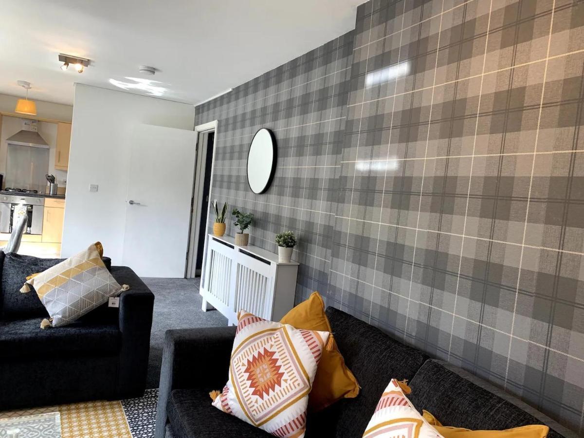 Modern 2 Bedroom Flat With Free Parking In Cambuslang, Glasgow Exteriér fotografie
